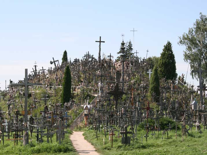 hill-of-crosses-lithuania2